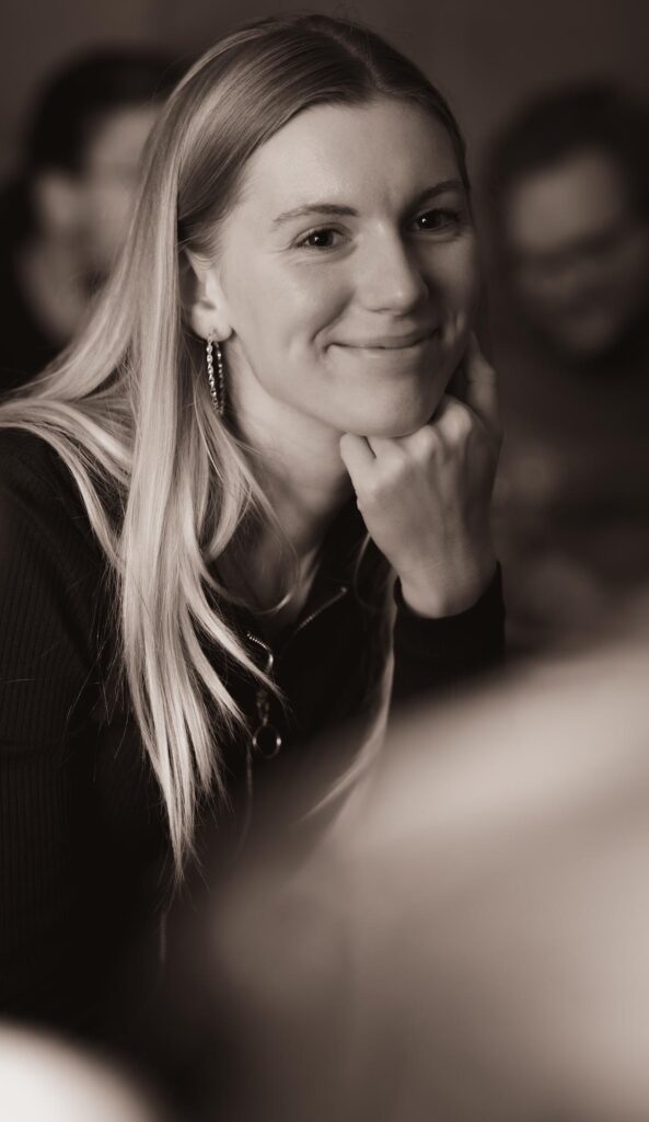 Portrait-Foto. Abends in einer Rostocker Bar